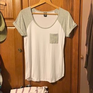 Scoop neck t-shirt